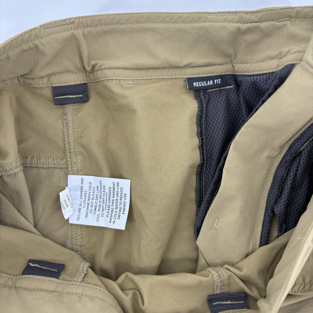 REI Men's Size 32 Tan Belted Stretch Nylon Outdoor Hiking Shorts 11" Inseam - Picture 4 of 8